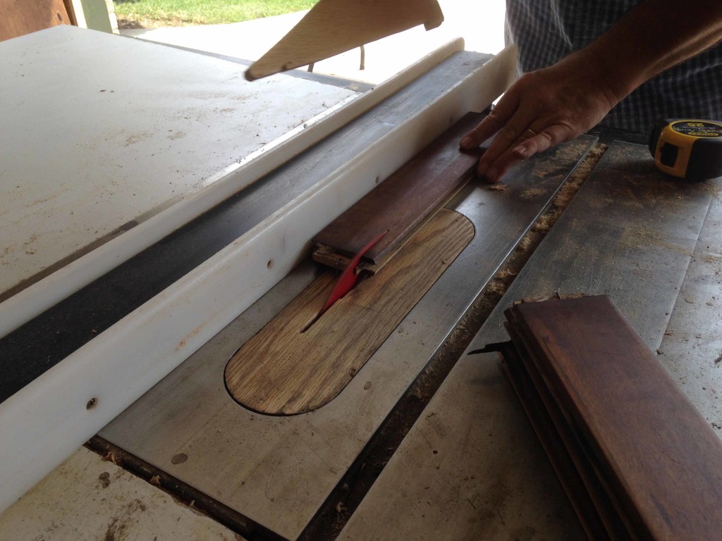 Cut Wood With Table Saw